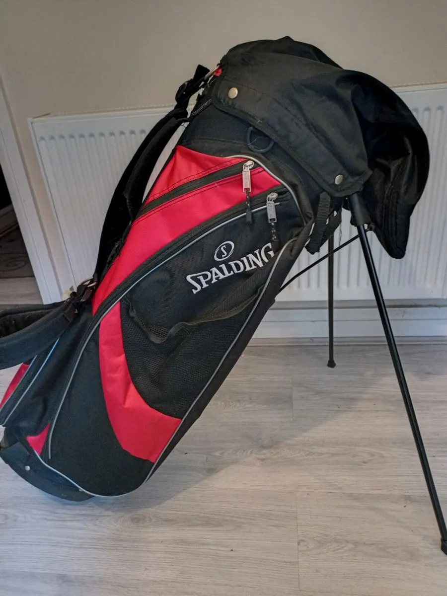 Spalding golf bag with stand. - Image 1