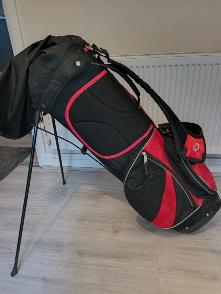 Spalding golf bag with stand. - Image 2