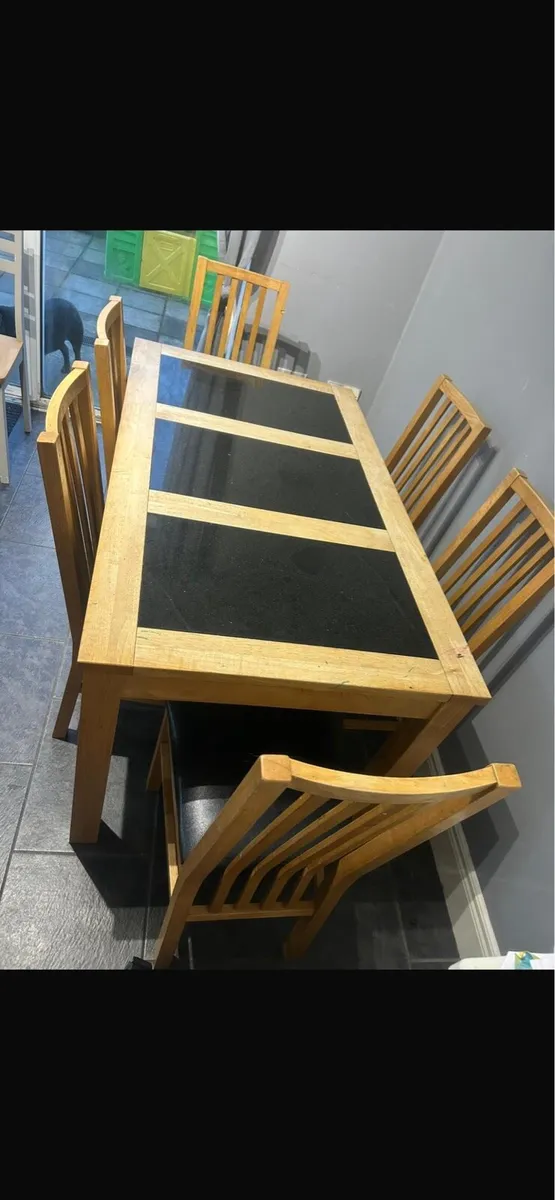 Table and chairs - Image 2