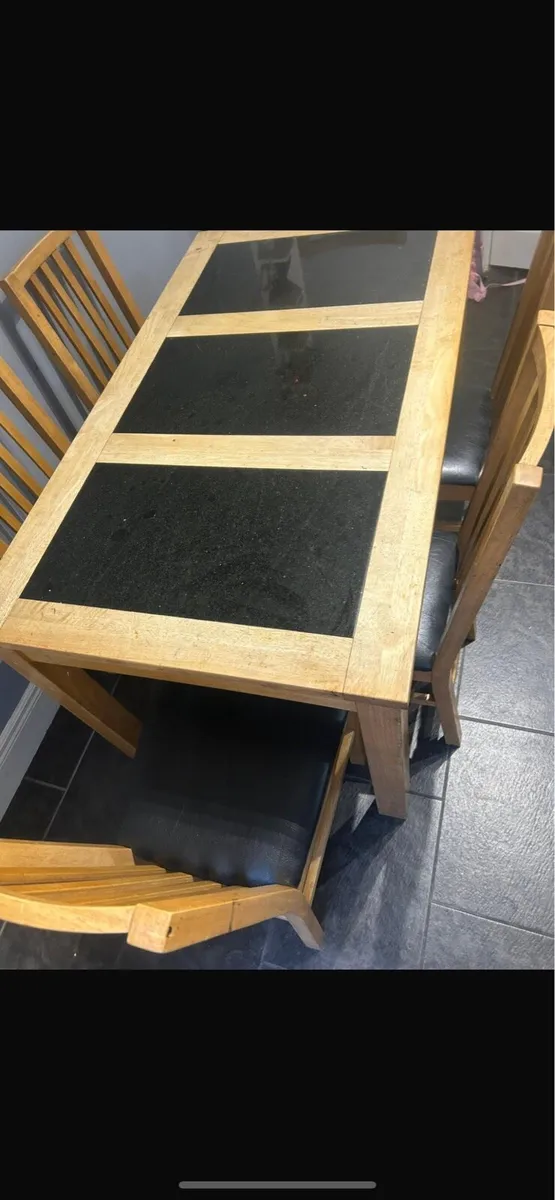 Table and chairs - Image 3