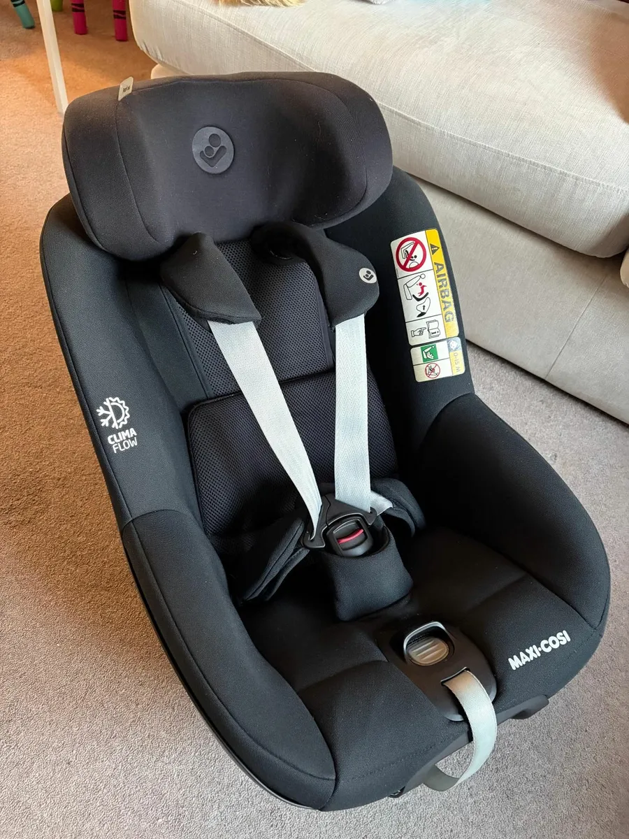 Maxi Cosi Pearl 360 Car Seat and Isofix base - Image 2