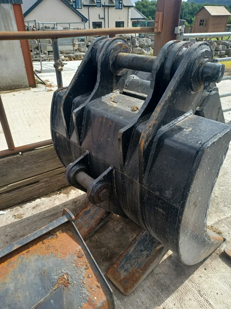 Grab for a 20 Tonne Digger - Image 2