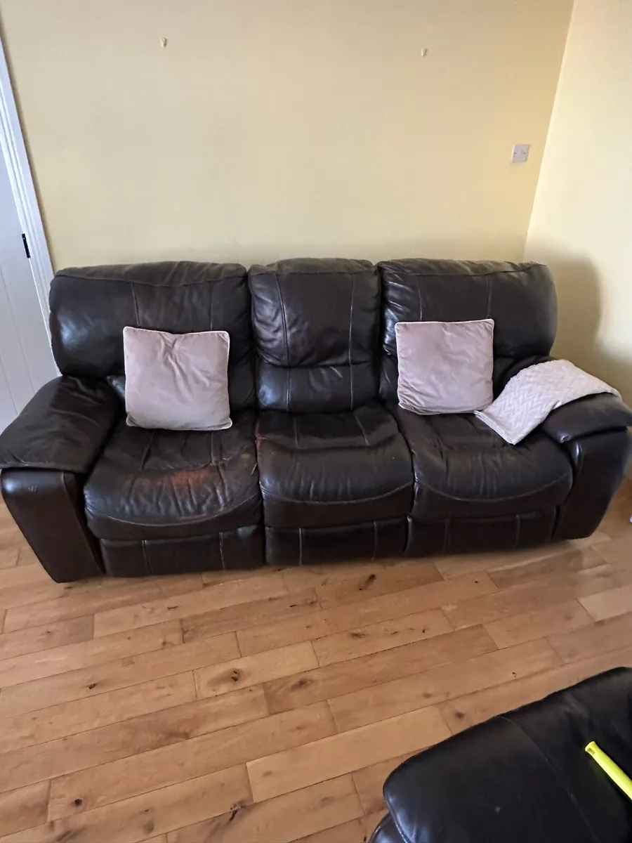 3 piece brown leather suite - Image 1