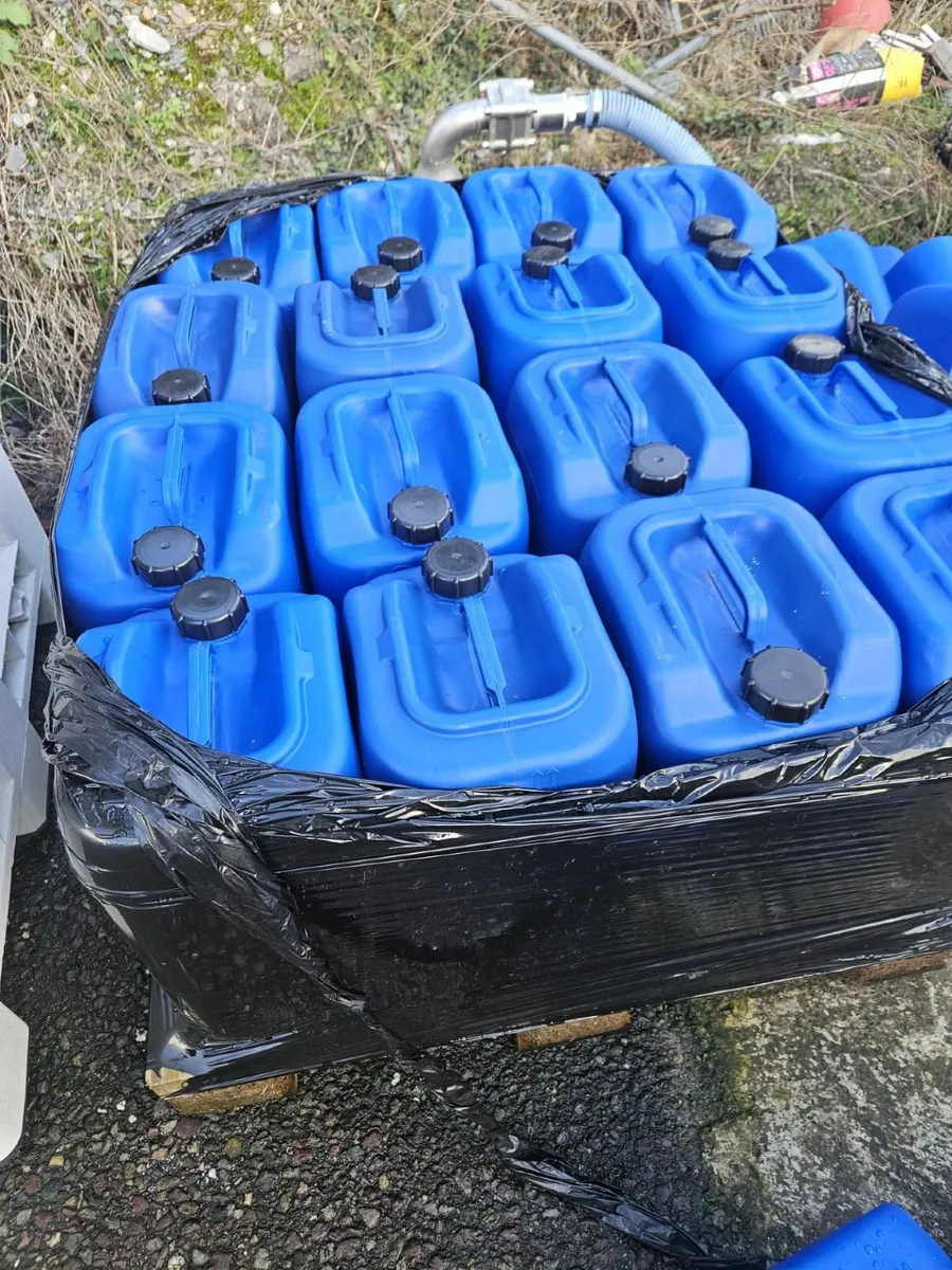 5 gallon drums - Image 2