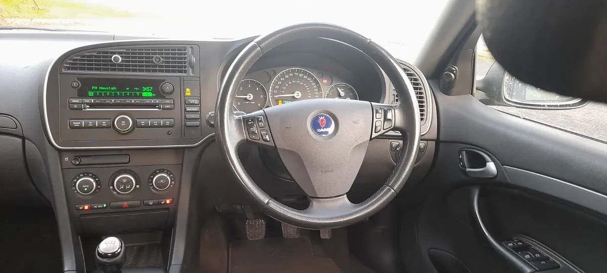 Full service history, in very good condition - Image 4