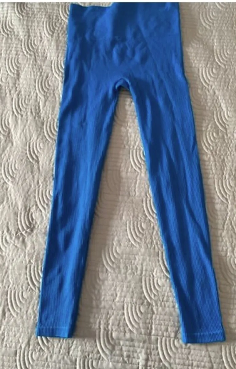 Stradivarius Leggings Size M - Image 1