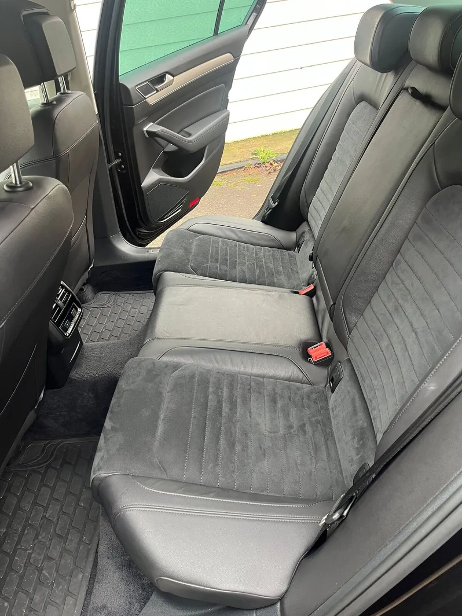 Volkswagen Passat 2016 - Image 2