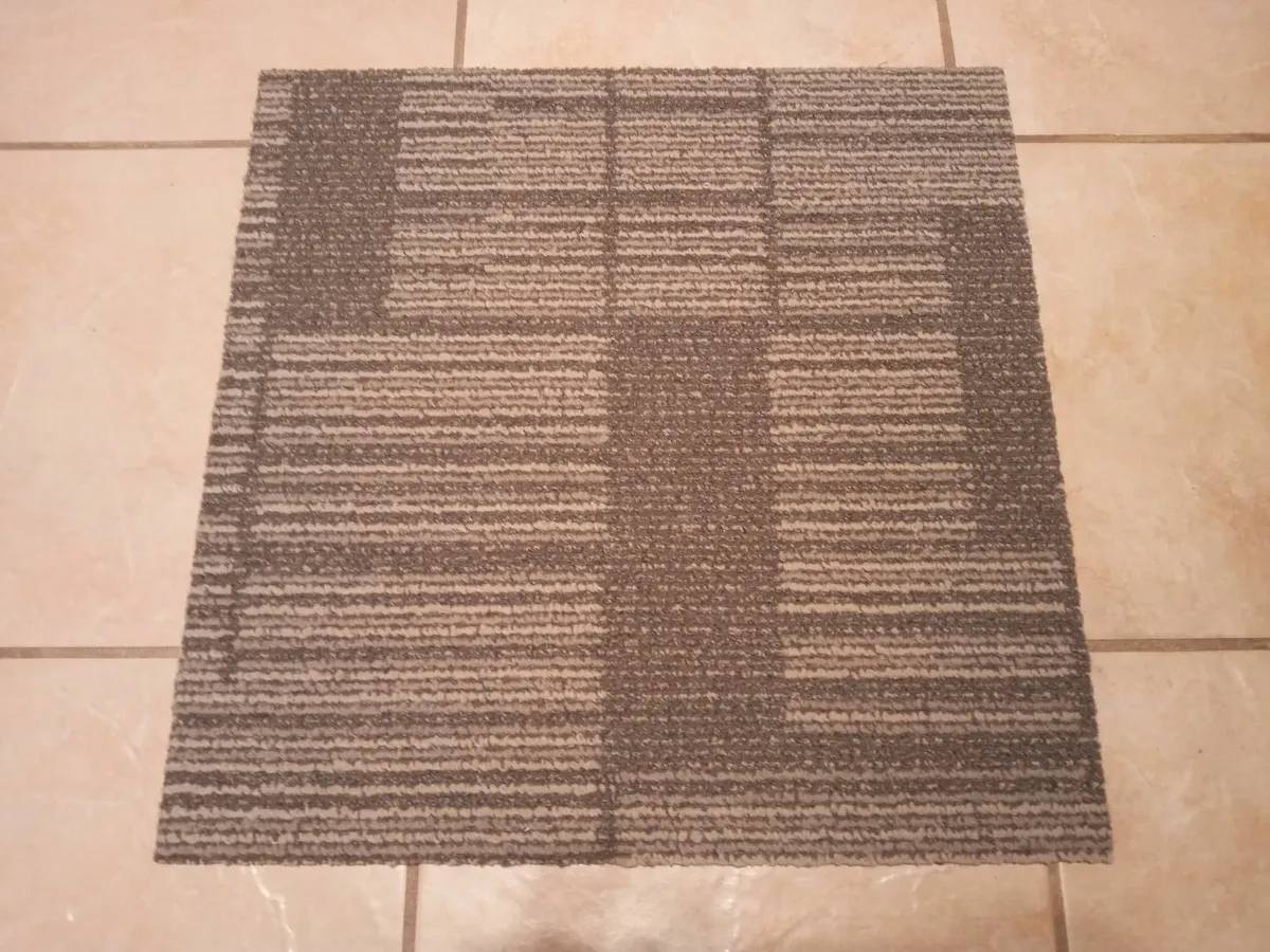 150 x Carpet Tiles for Sale - Image 1