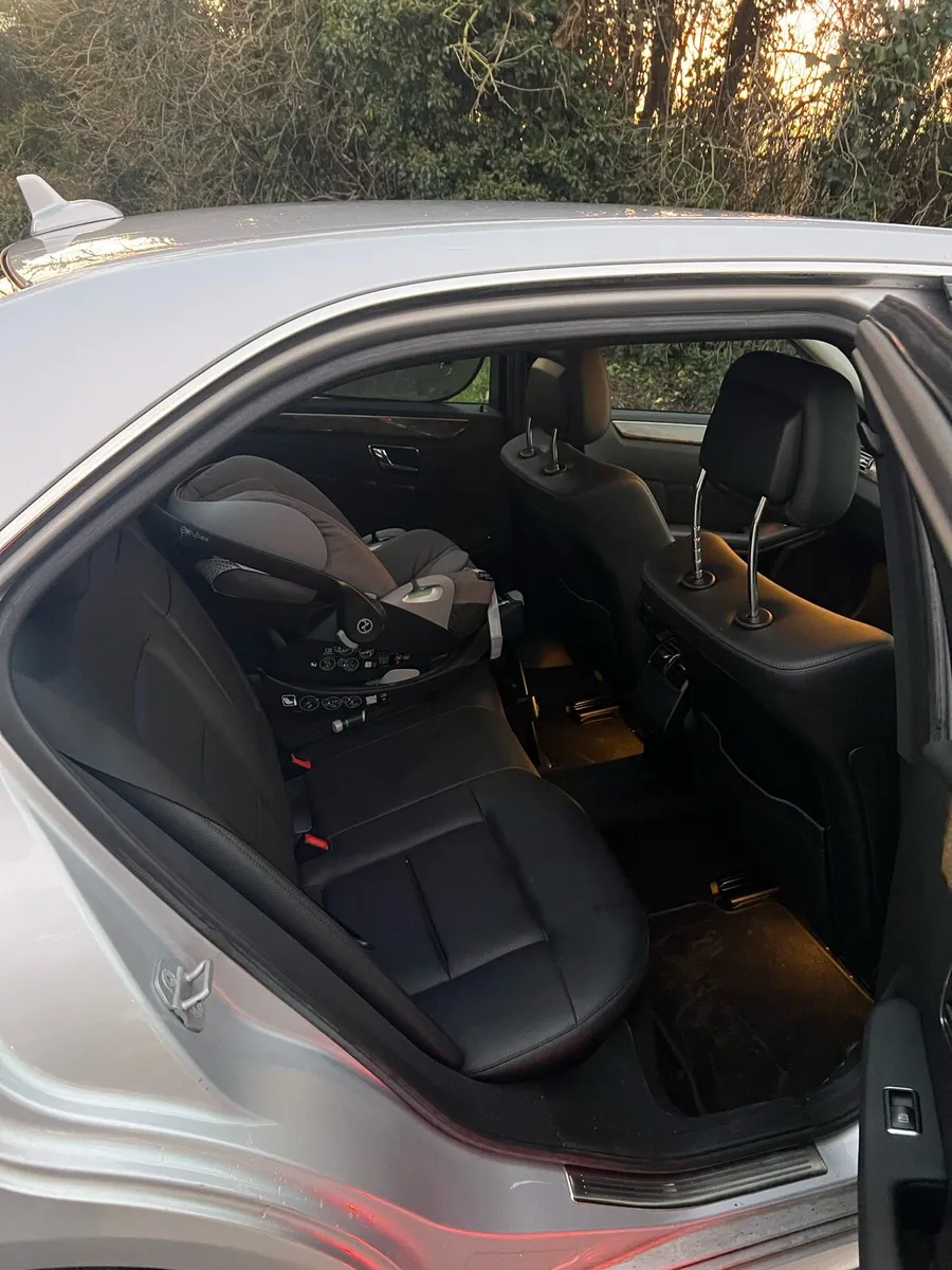 Mercedes benz E220 - Image 4