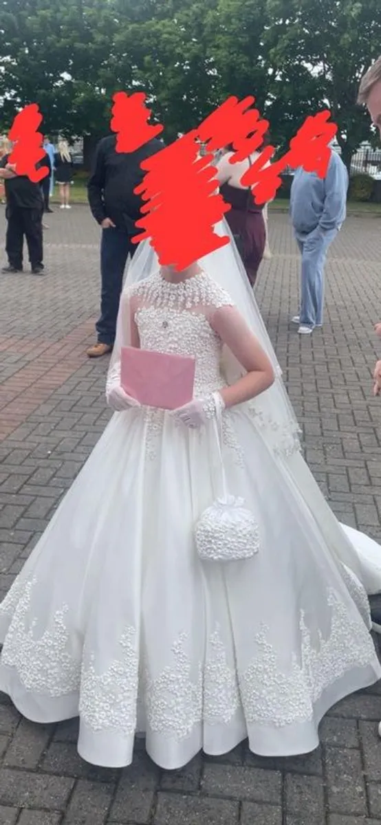 Communion dress, hoop, veil, bag, hairpiece, umbrella - Image 1