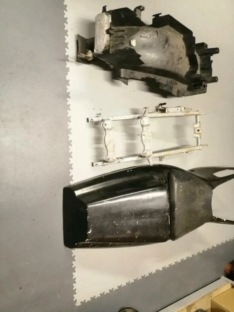 Zx9r B/ VFR parts - Image 2