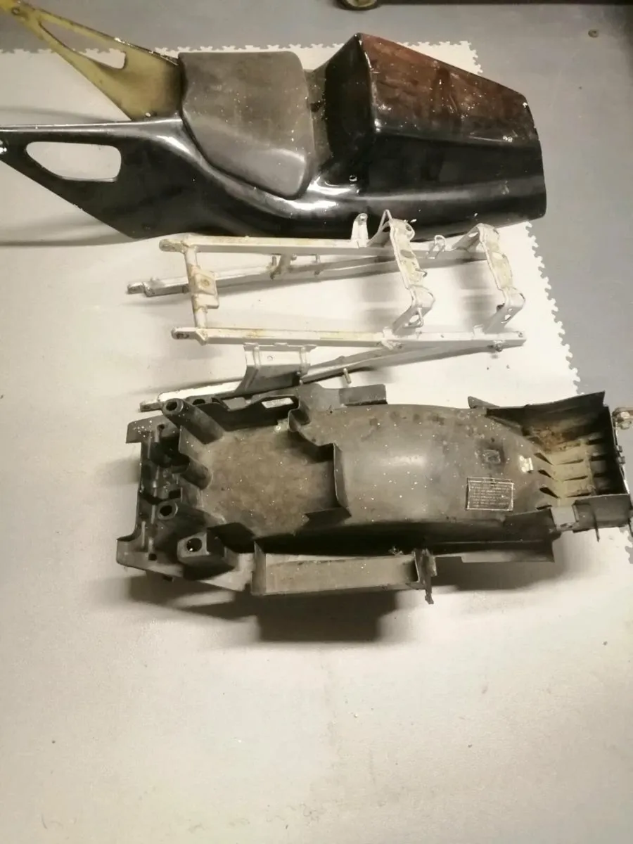 Zx9r B/ VFR parts - Image 3