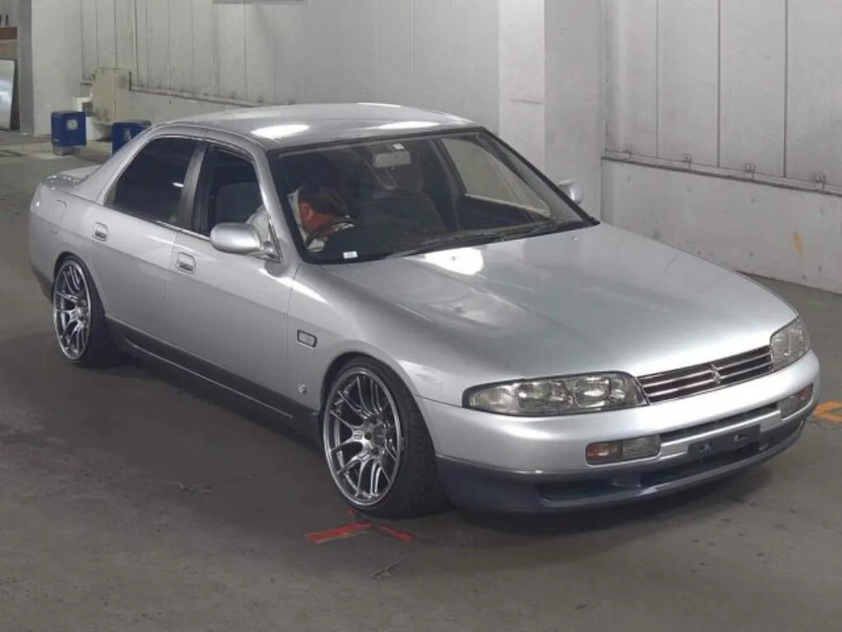 Nissan Skyline R33 Saloon RB25DET Manual - Image 1
