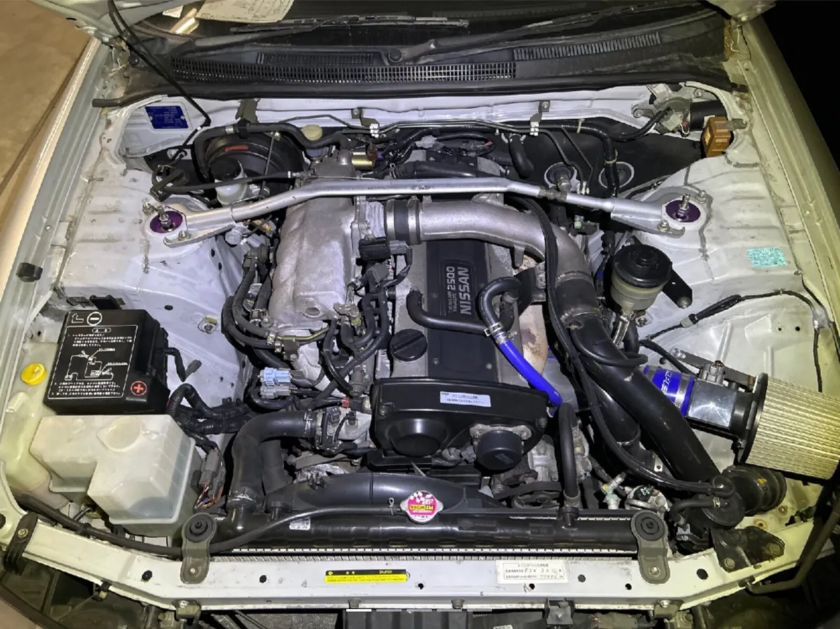 Nissan Skyline R33 Saloon RB25DET Manual - Image 2