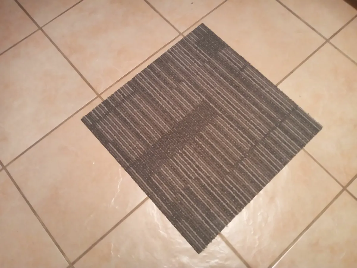 250 Carpet Tiles for Sale - Image 2