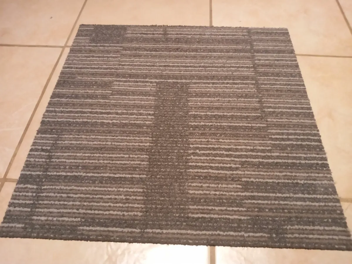 250 Carpet Tiles for Sale - Image 4