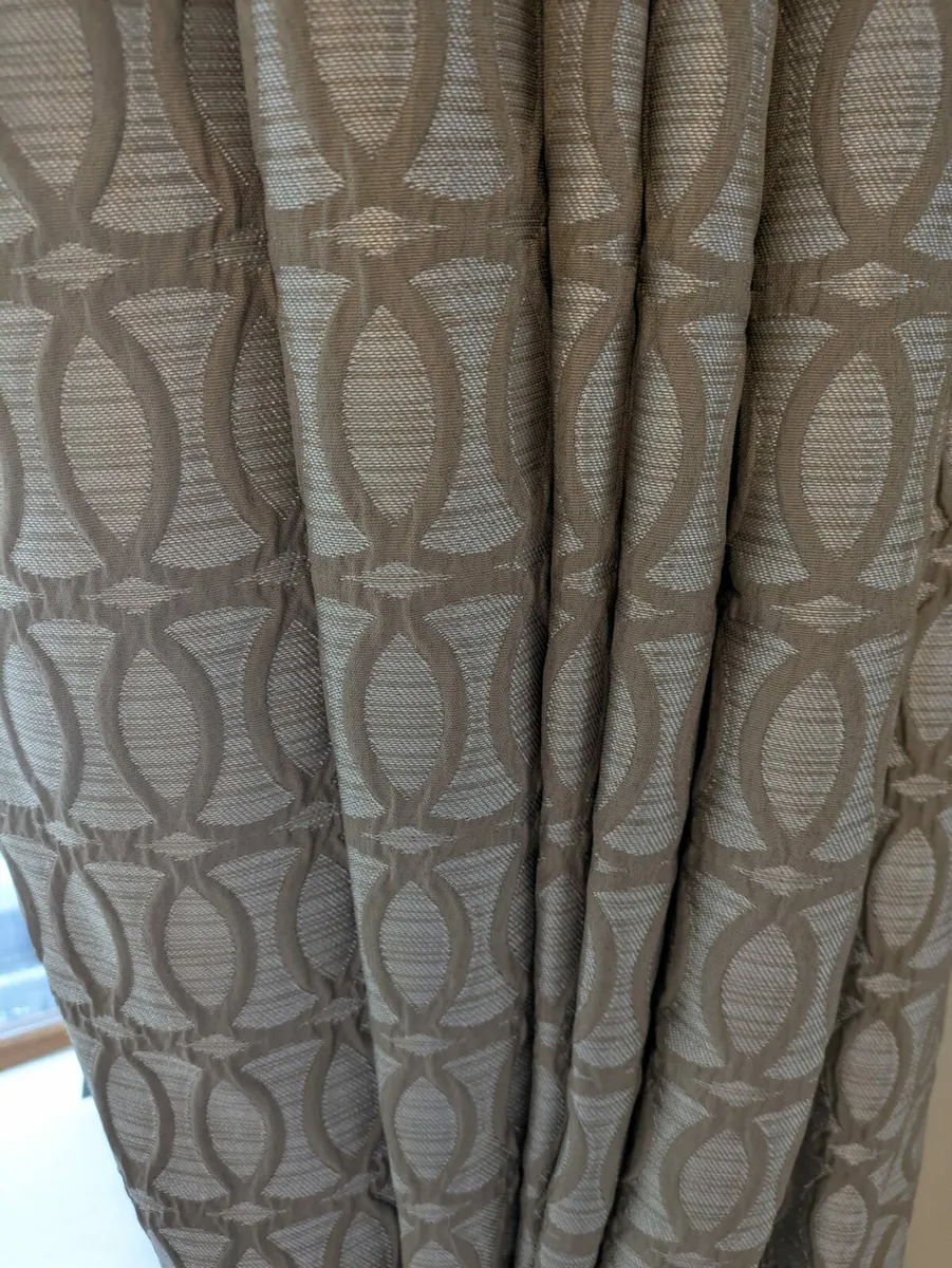 Curtains - Image 2