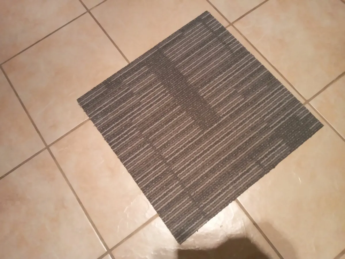 250 Carpet Tiles for Sale - Image 4