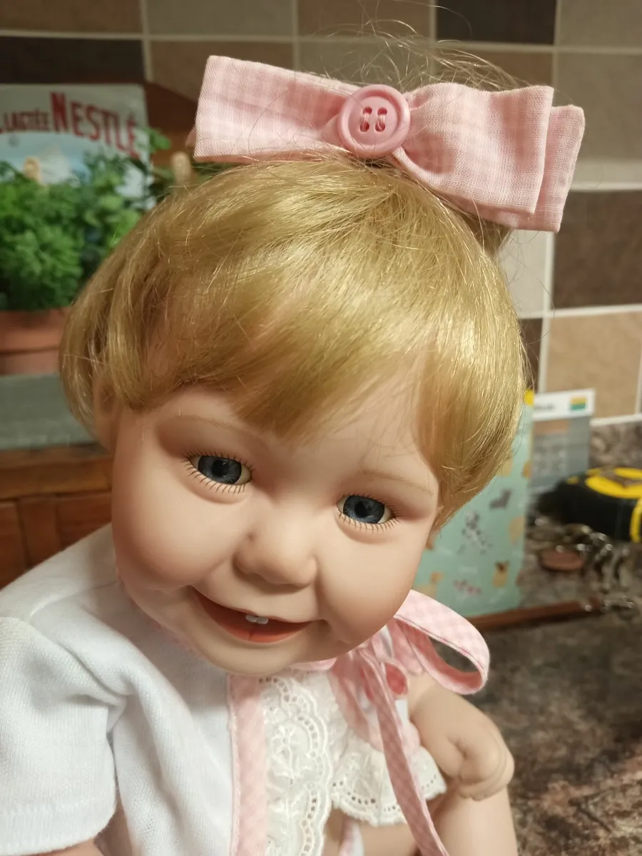 Porcelain doll - Image 1