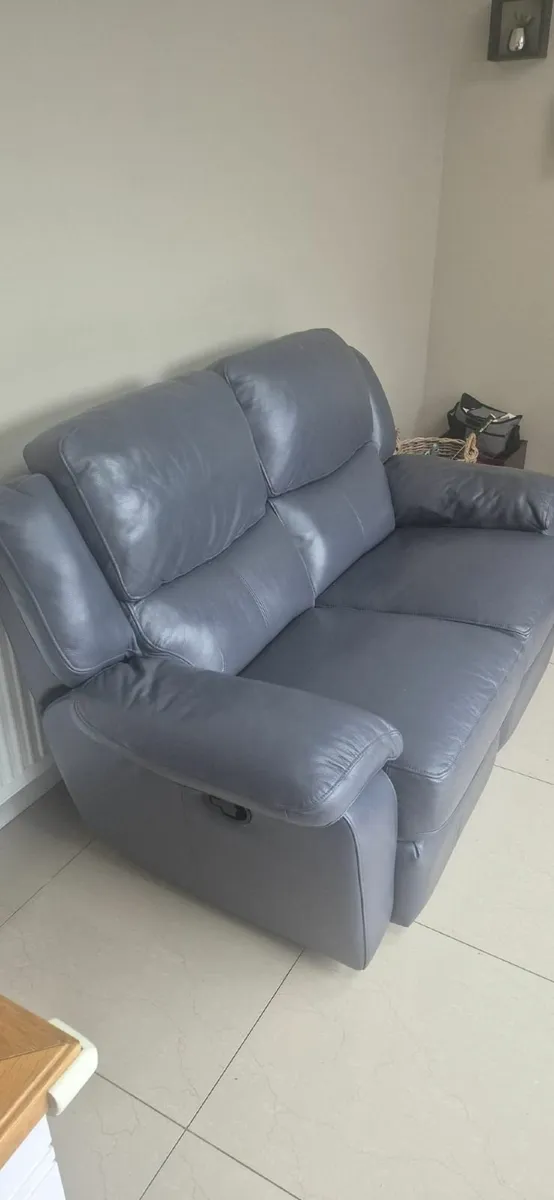 Leather recliner couches - Image 3