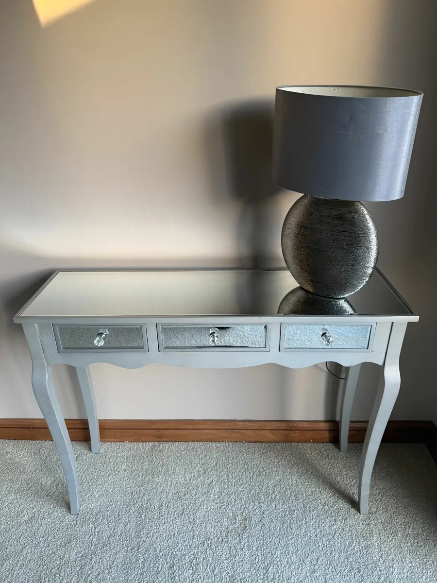 2 x Console Tables and 2 Matching Lamps - Image 1