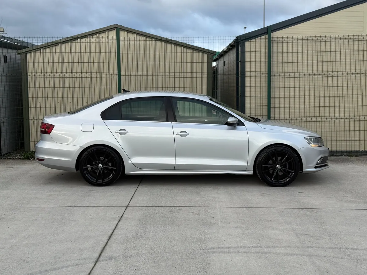 Vw Jetta 161 Highline Low Kms!! - Image 4