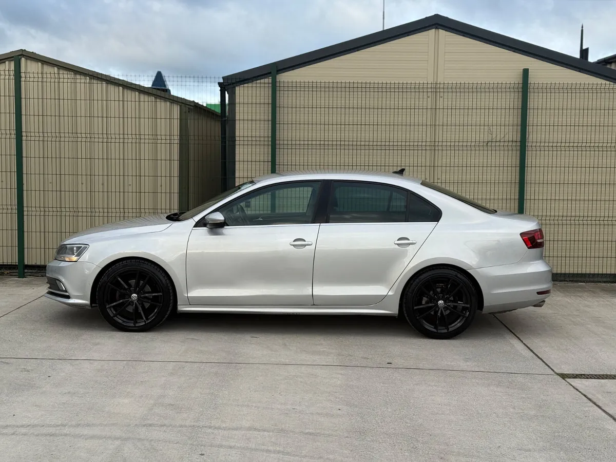 Vw Jetta 161 Highline Low Kms!! - Image 3