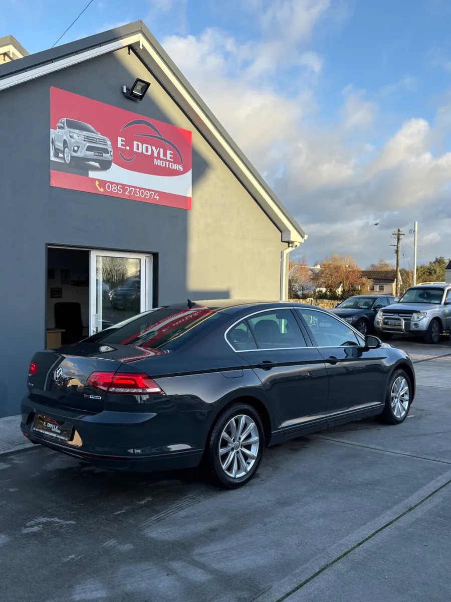 2017 Volkswagen Passat SE Business - Image 2