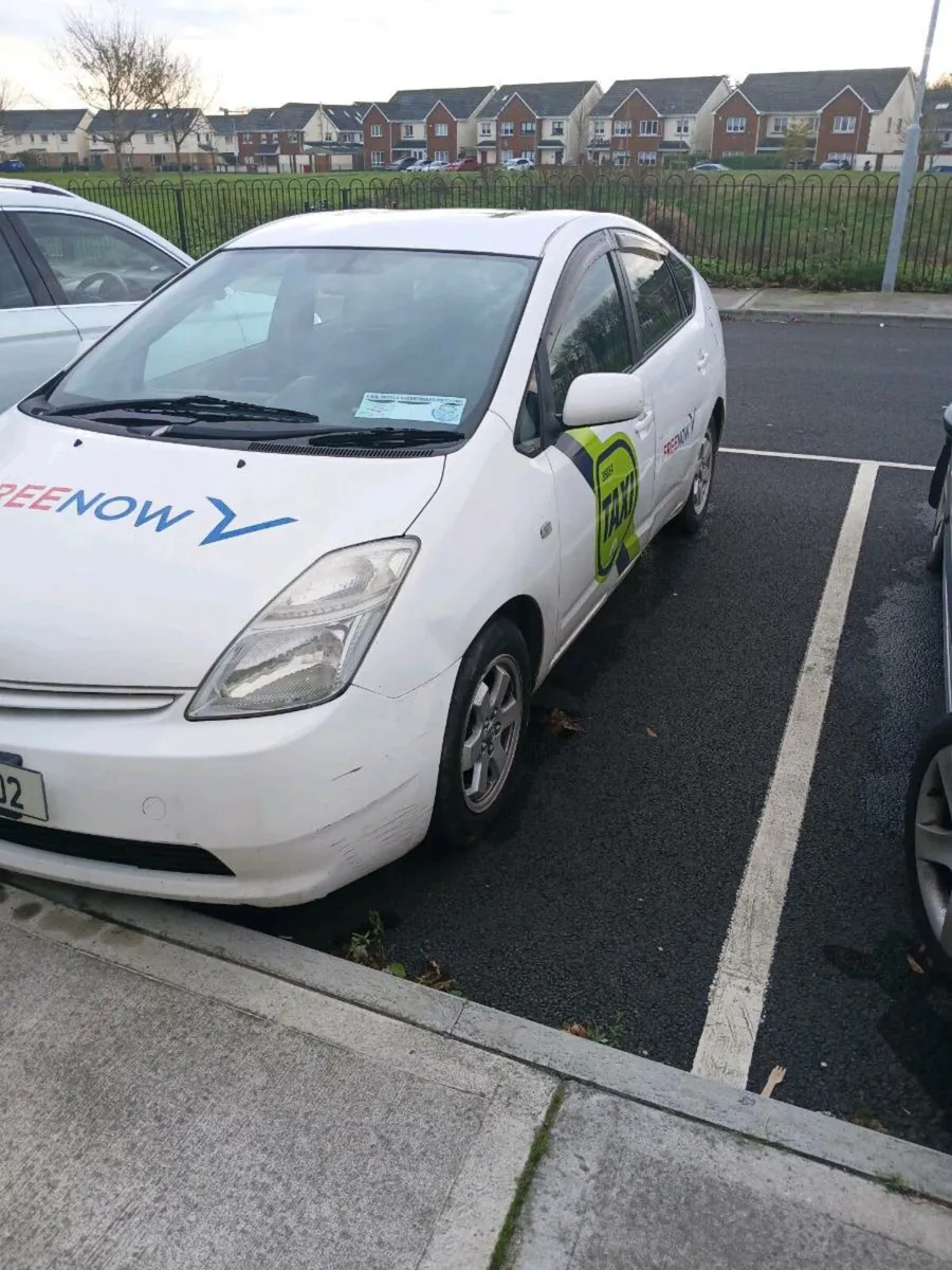 2011 Toyota prius 1.5 nct 01/26 tax 01/26 - Image 1