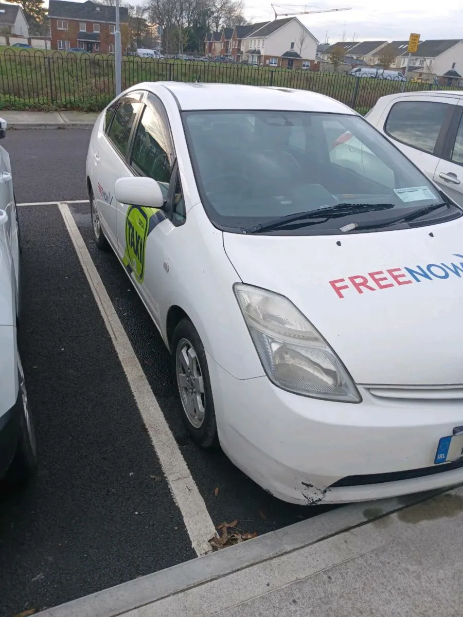 2011 Toyota prius 1.5 nct 01/26 tax 01/26 - Image 4