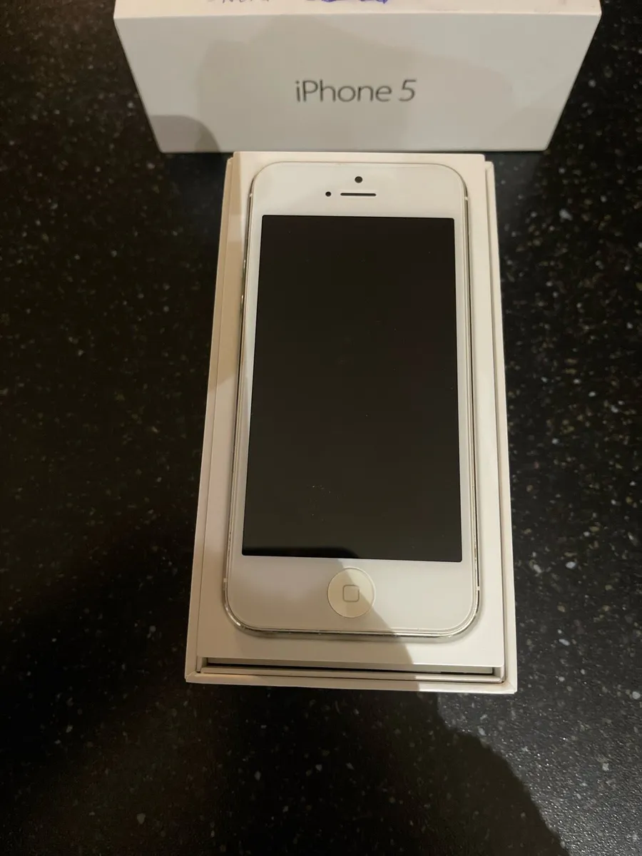 iPhone 5 - Image 1