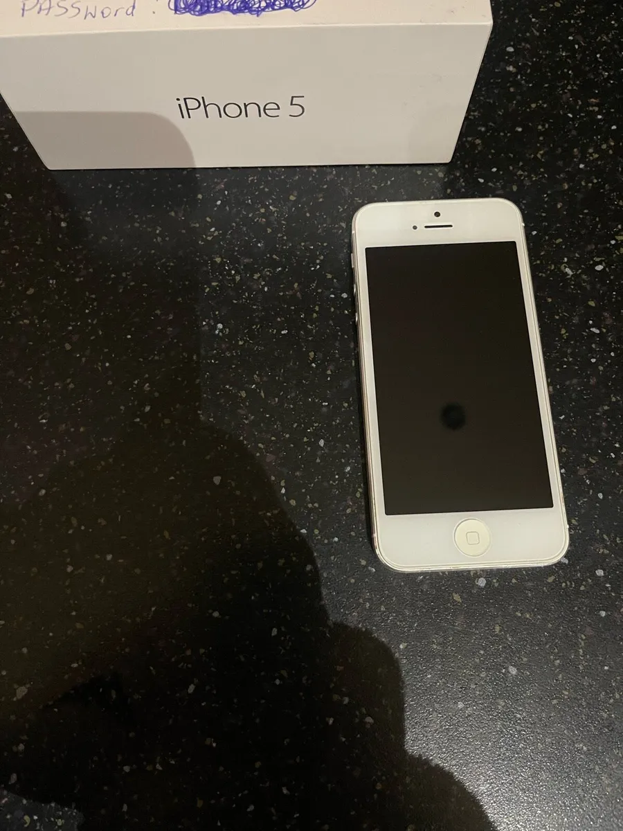 iPhone 5 - Image 4