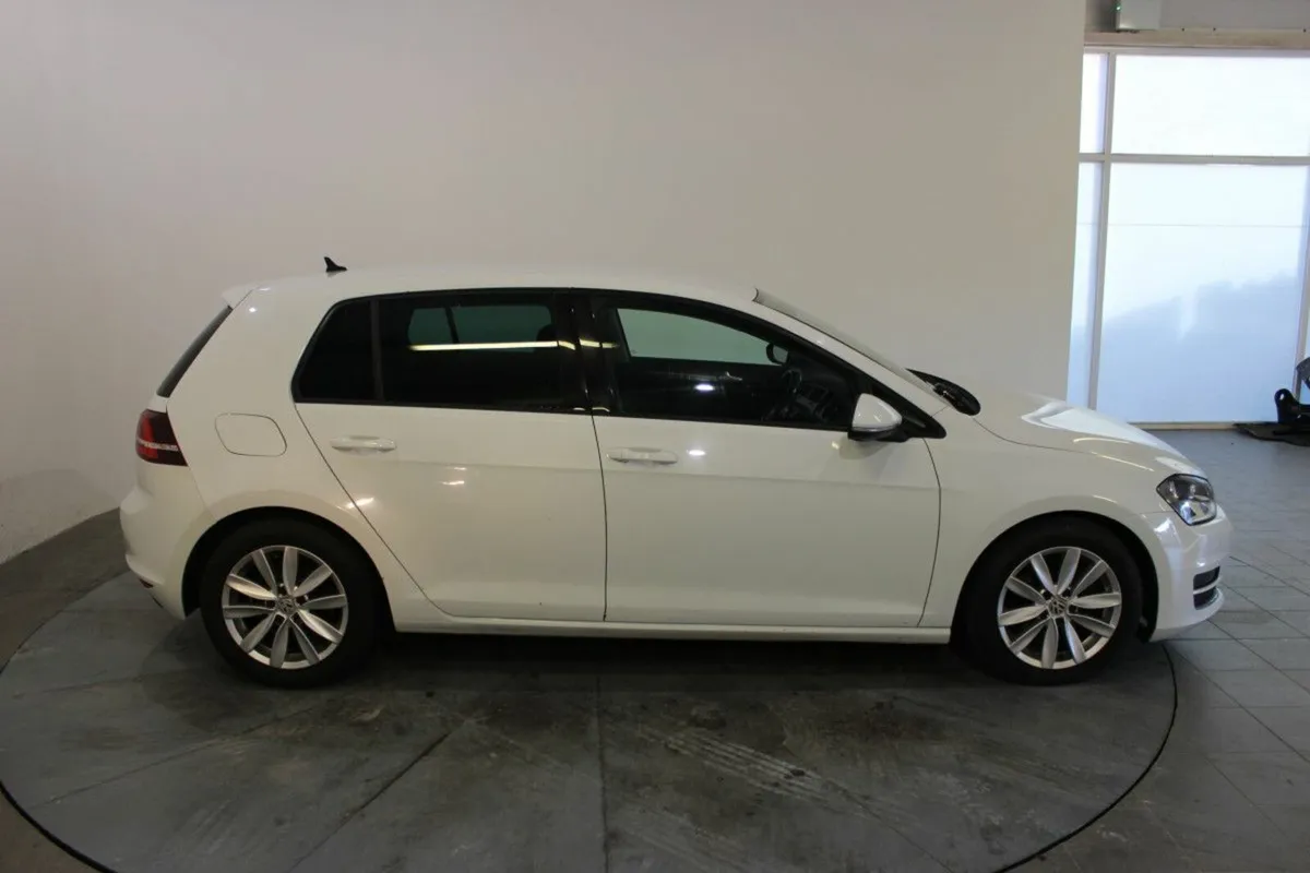 Volkswagen Golf 2.0TDI M6F 150HP 5DR - Image 3