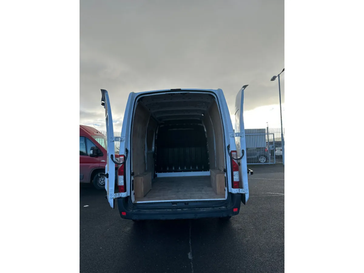 Nissan Interstar L2 H2 135 FWD 6E 5DR - Image 3