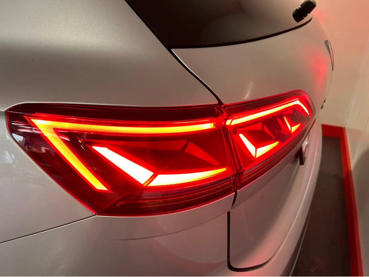 Volkswagen Touareg R LINE  3.0 TDI 4M 286HP 5DR AU - Image 4