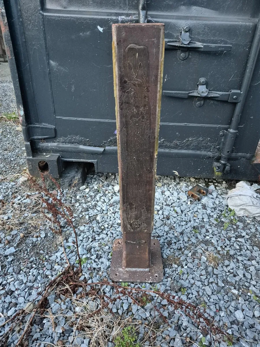 Metal brackets - Image 1