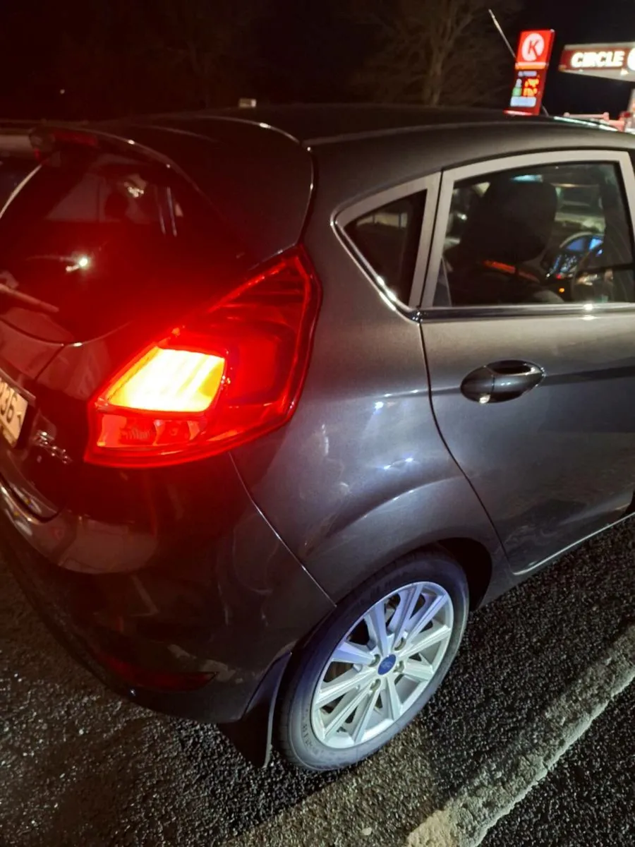 Ford fiesta - Image 2