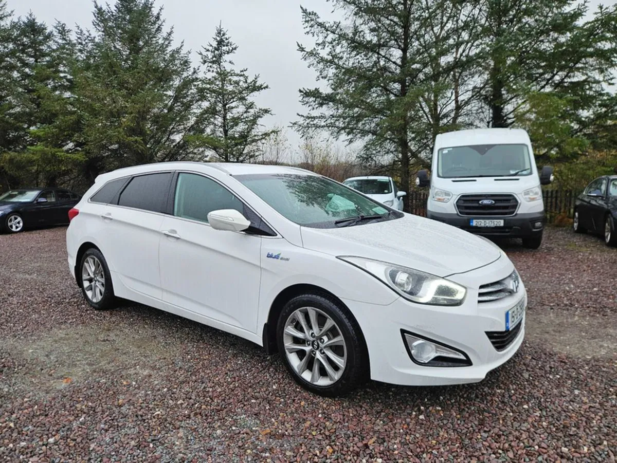 Hyundai i40 Tourer Executive 5DR - Image 1