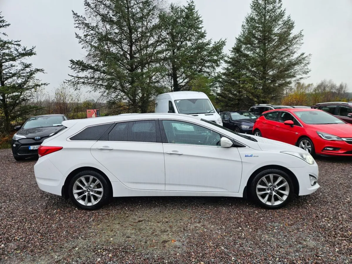 Hyundai i40 Tourer Executive 5DR - Image 3