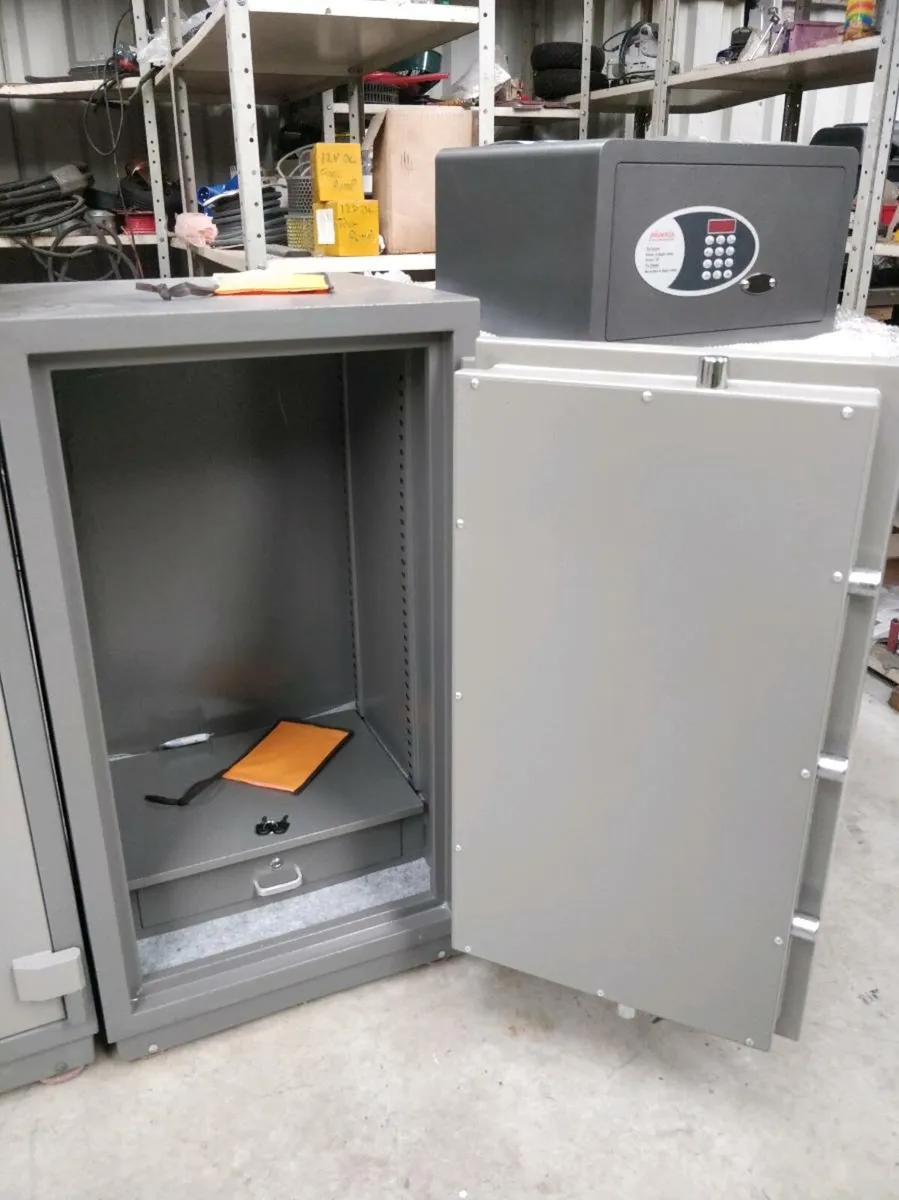 FireProof High Security Safe key locks - Image 2