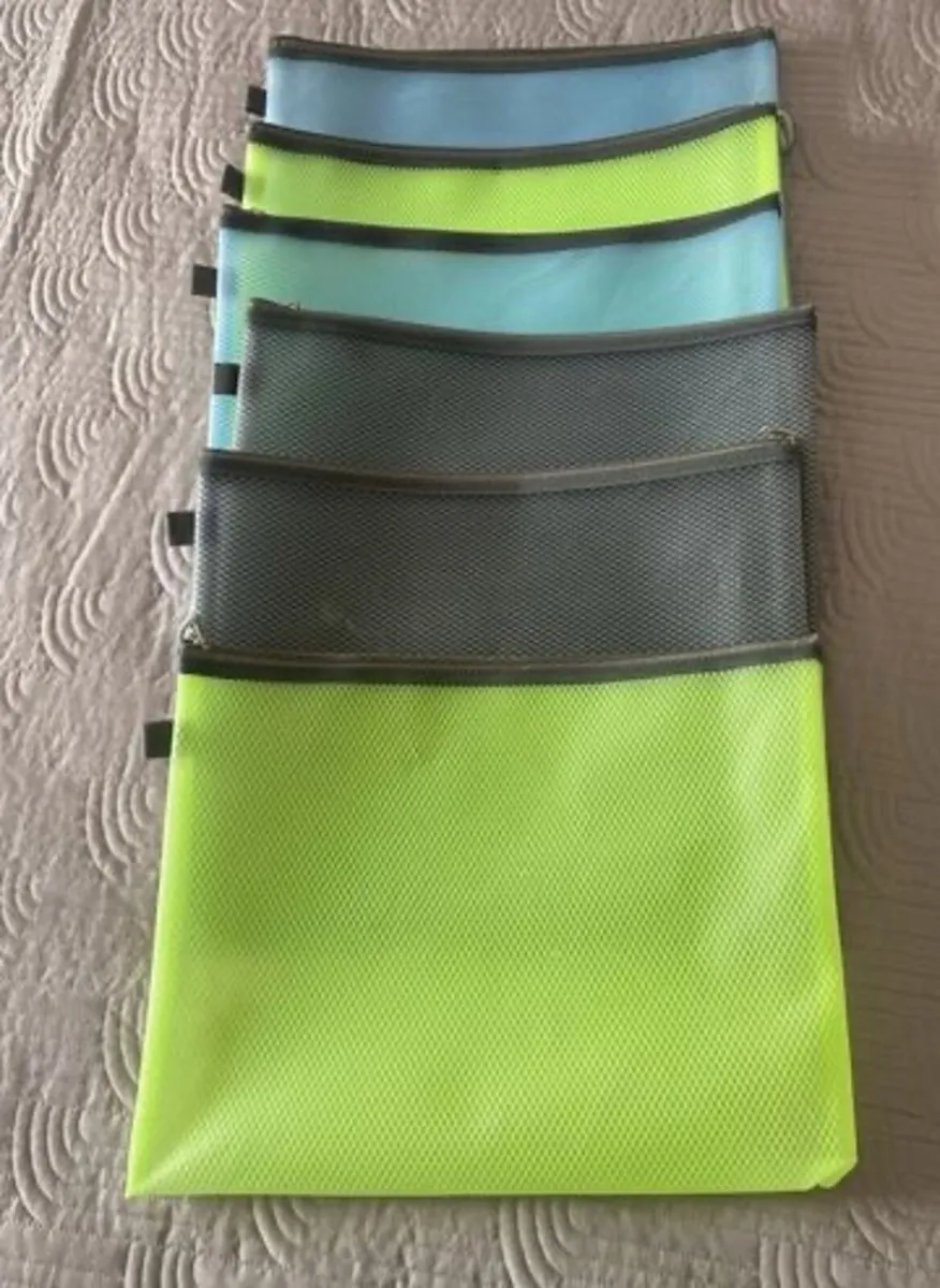 Mesh multi-coloured zip folders