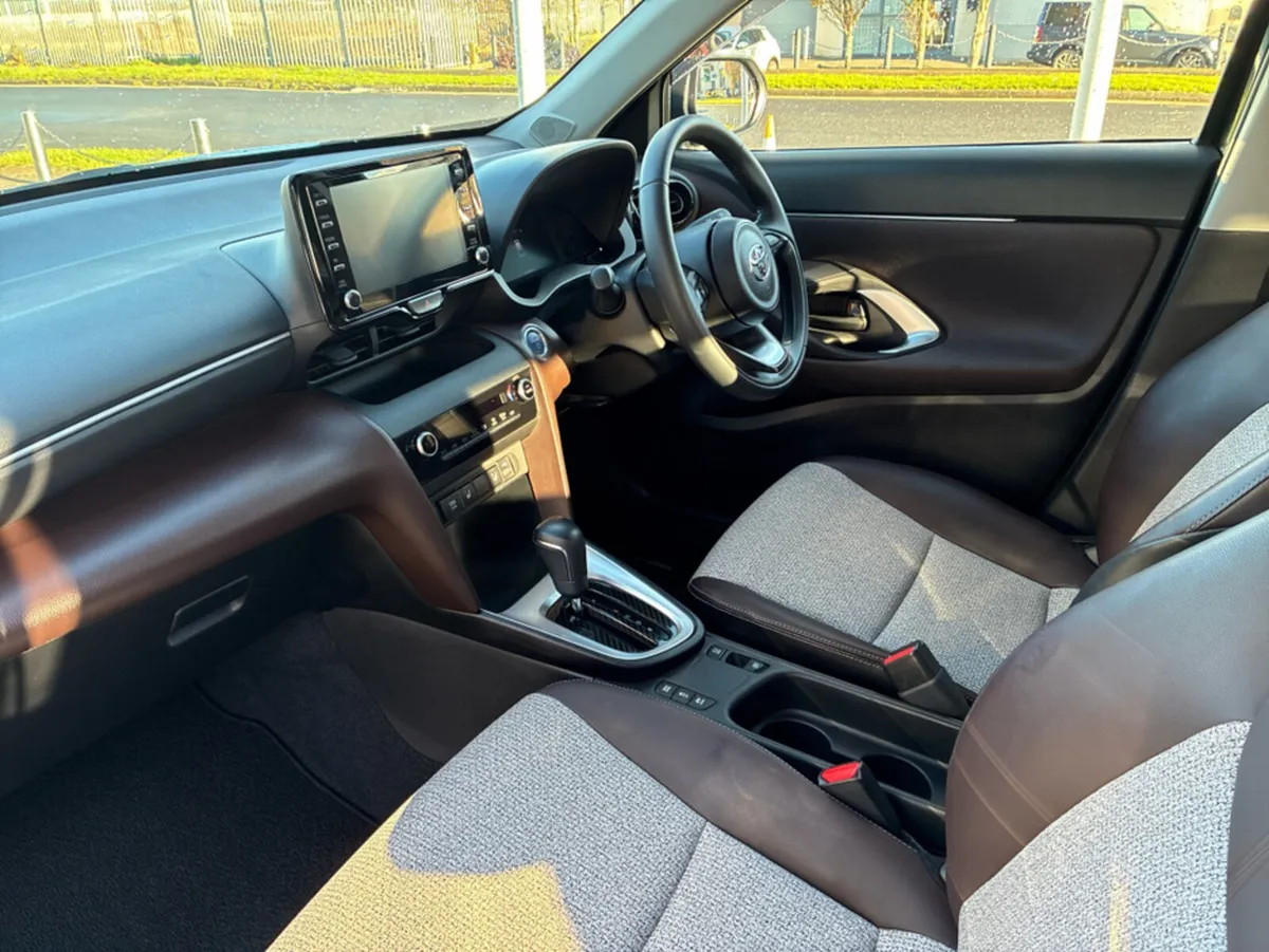 Toyota Yaris Cross 1.5L Petrol Hybrid Automatic *3 - Image 3