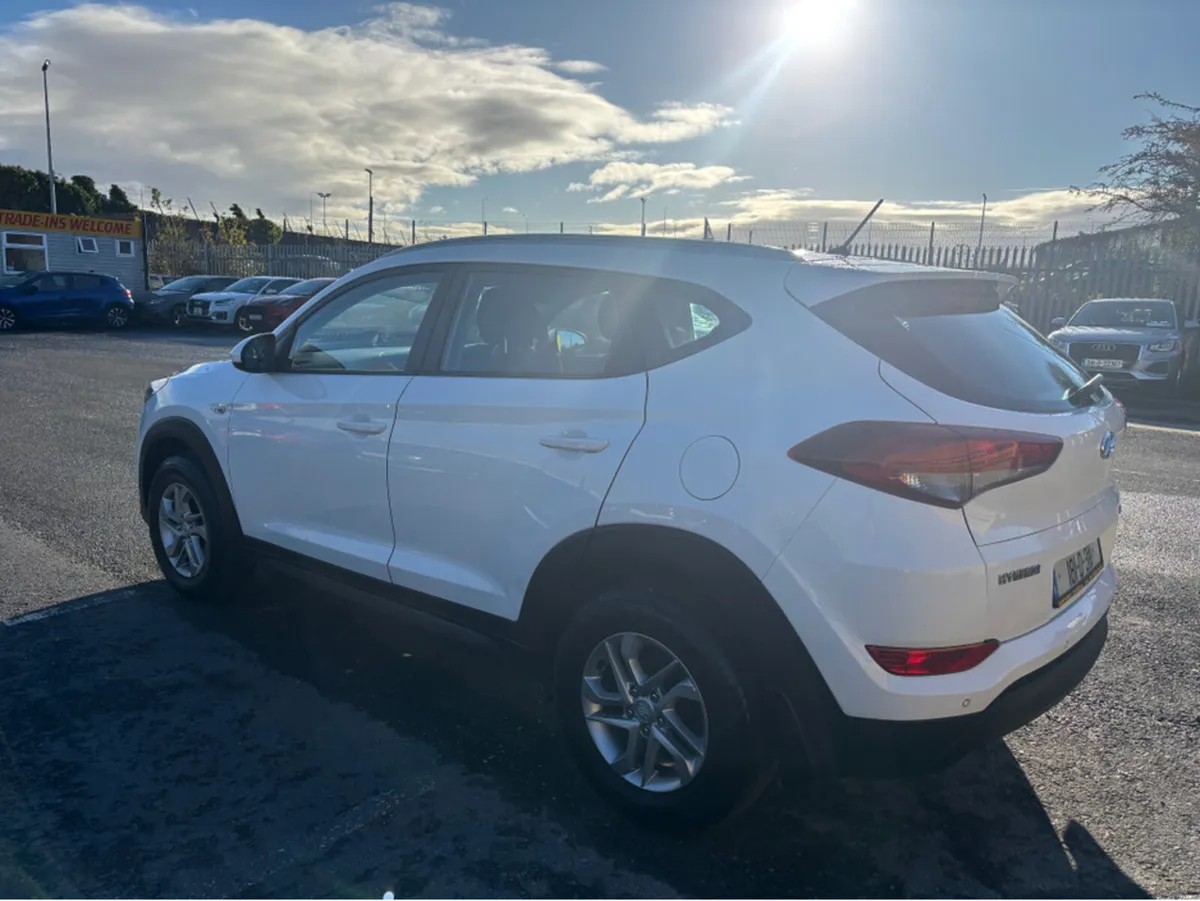 Hyundai Tucson COMFORT PETROL 5DR - Image 3