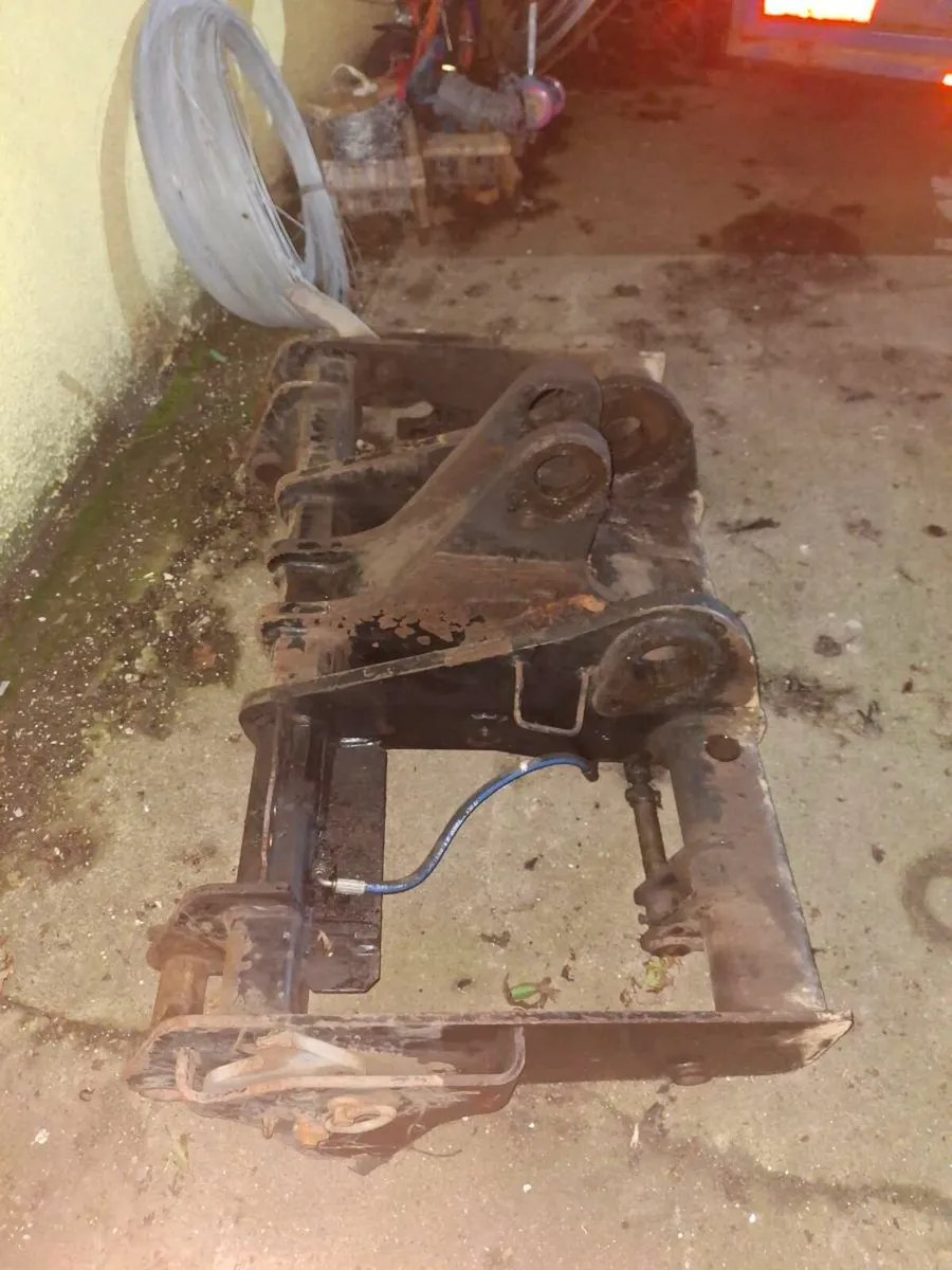 Jcb Q fit headstock - Image 3