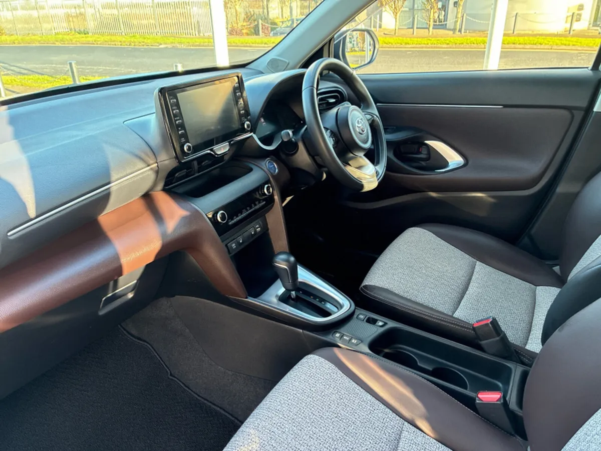 Toyota Yaris Cross 1.5L Petrol Hybrid Automatic *3 - Image 3