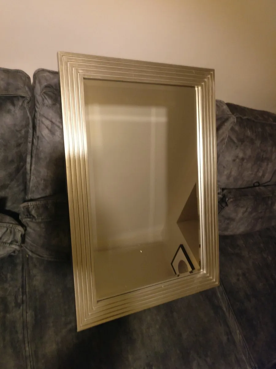 Gold tone mirror - Image 4