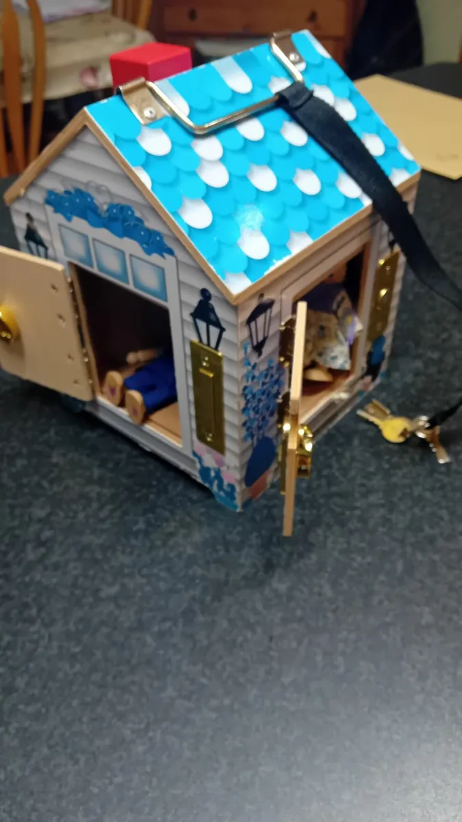 Melissa and Doug Wooden Doorbell house - Image 3