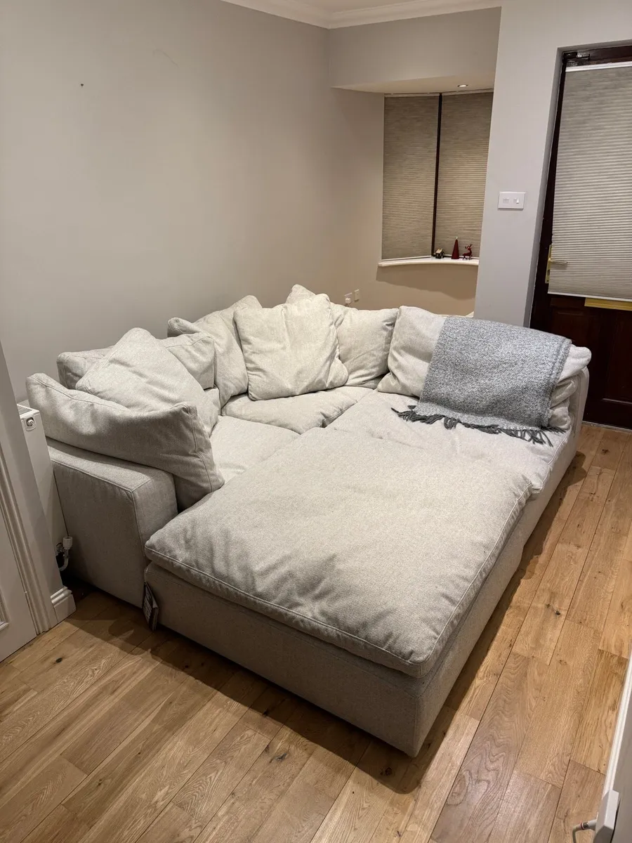 Michael Murphy - Cloud Sofa - Image 4