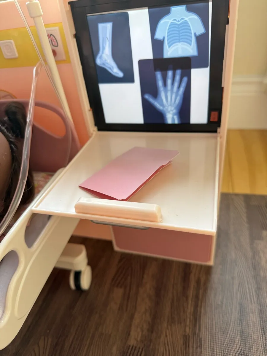 Our generation GET WELL BED WITH DOLL INCLUDED - Image 2