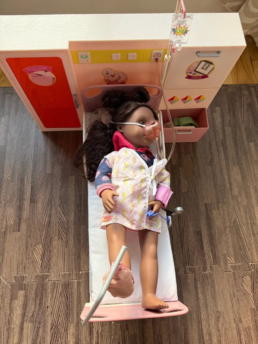 Our generation GET WELL BED WITH DOLL INCLUDED - Image 3